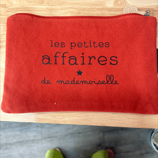 Trousse plate les petites affaires de mademoiselle 