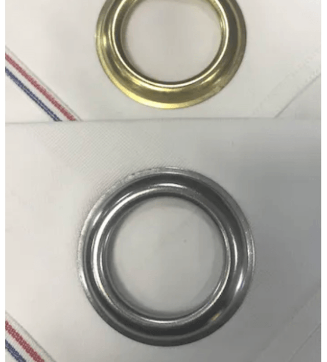 Liteau blanc, anneau laiton doré 